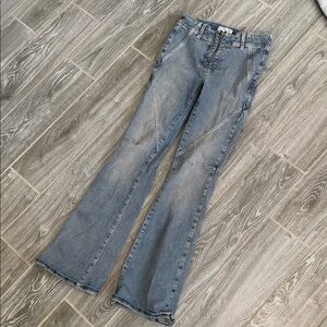 We the Free Flare Leg Blue Denim stretchy low rise Jeans size 26 EUC